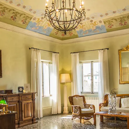 Palazzo Di Valli Сиена